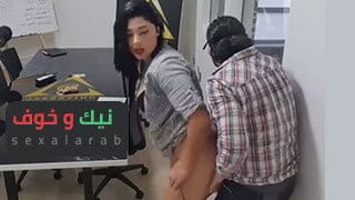 سكس مترجم - نيك و خوف في الشركة مع السكرتيرة.. نيك مخفي ساخن على المكتب 